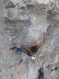 Quentin Chastanier is red pointing Queen Potha 8a+(?) to the first try