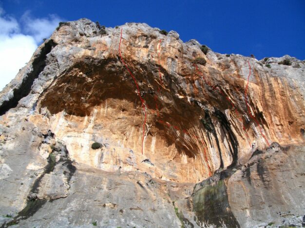 Feux et Flames 8c and Fossiles 7C(+) Arhi Canyon