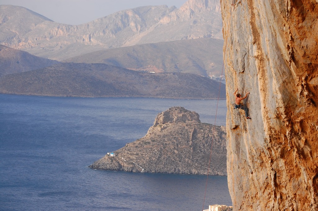 Simon Montmory in Zenith 8b+ 40m